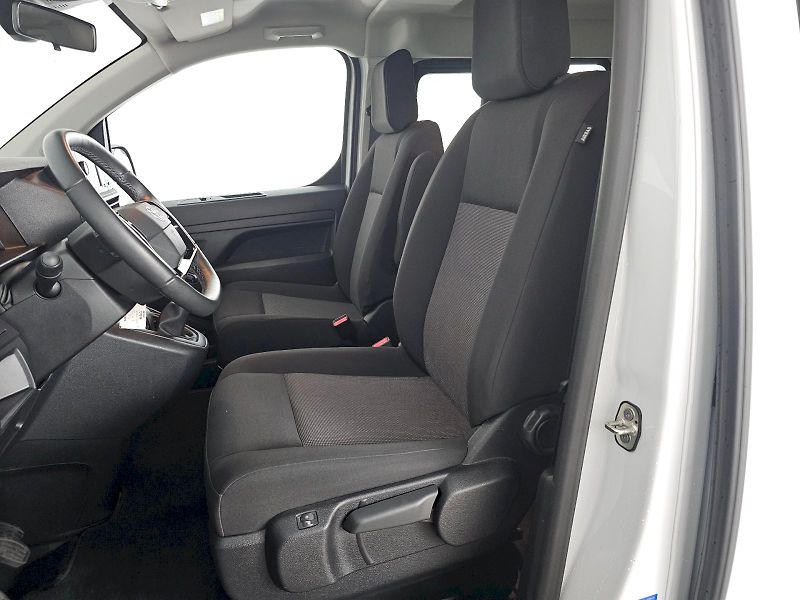 Toyota ProAce Verso (2024) 2.0D 140k L2 Combi 8 míst - fotka 6 z 27
