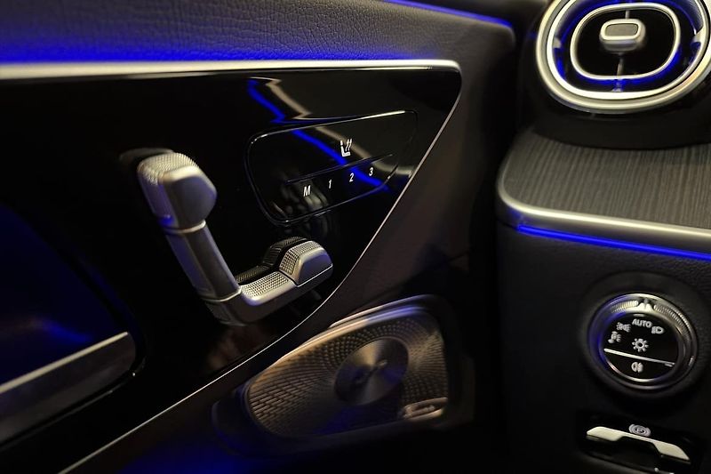 Mercedes-Benz CLE 300 4M AMG Pano Burm 360 DIGI - fotka 12 z 21