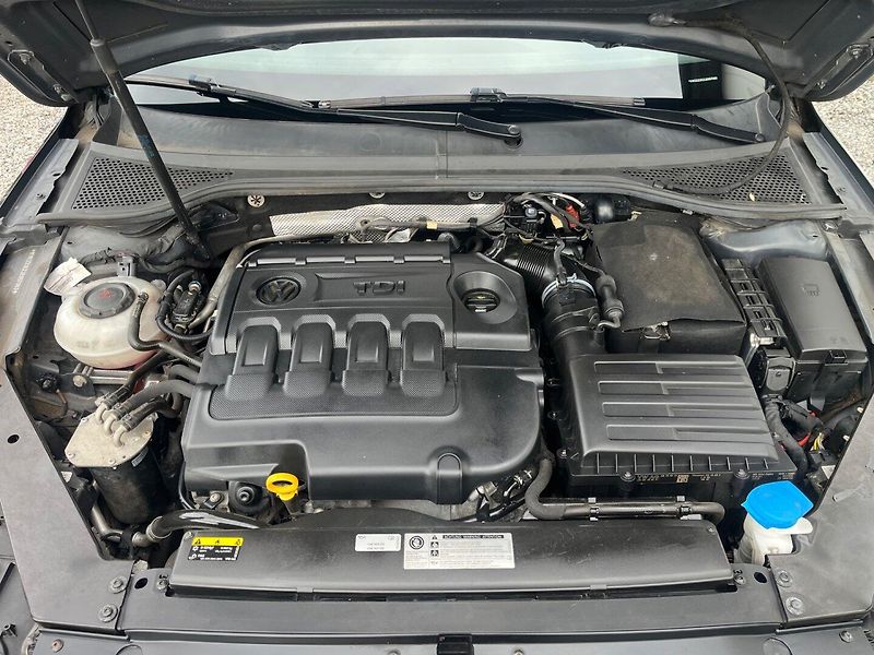 Volkswagen Passat (2017) 2.0 TDI R-Line LED , NAVI - fotka 7 z 14