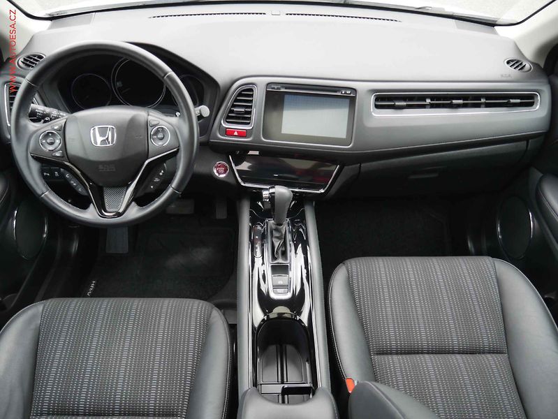 Honda HR-V (2017) 1.5i-VTEC CVT, 2.maj,ČR - fotka 8 z 20