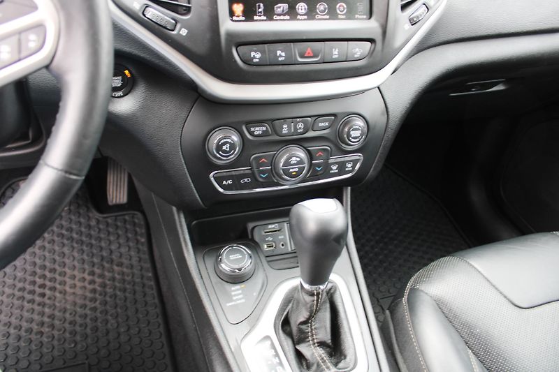 Jeep Cherokee (2018) 2,2 MJT 4X4 LIMITED KŮŽE NAVI  - fotka 19 z 22