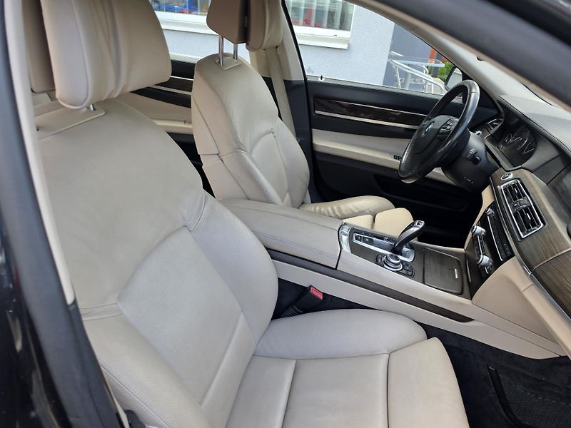 BMW Řada 7 730d  - fotka 18 z 19