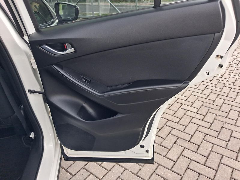 Mazda CX-5 (2016) 2,2 SKYACTIV 4x4 NAVI SERVISKA - fotka 15 z 37