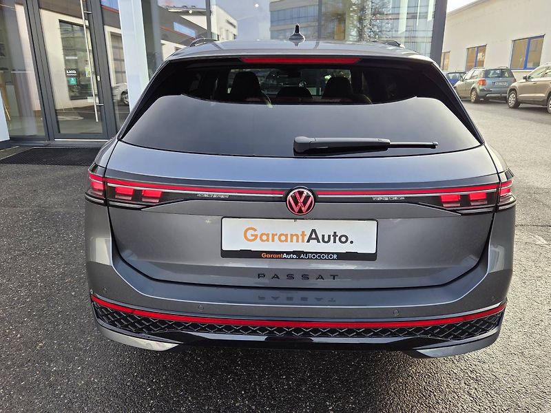 Volkswagen Passat Variant (2025) R-Line 2.0 TDI BlackStyle - fotka 3 z 51