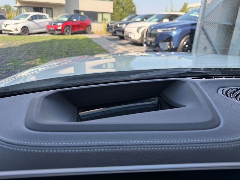 BMW Ostatní eDrive 40 LASER H&K HUD Mpaket - fotka 19 z 46