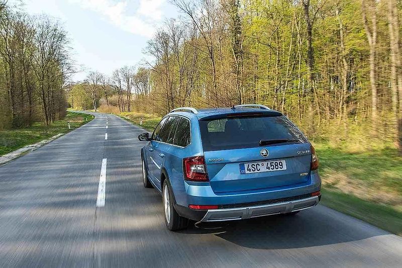 Škoda Octavia Combi RS a Škoda Octavia Scout.