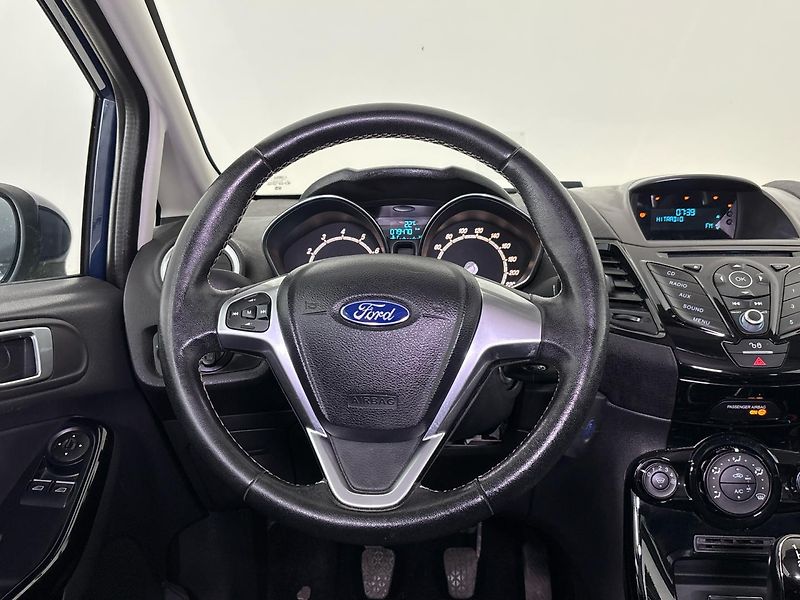 Ford Fiesta Hatchback - fotka 18 z 26