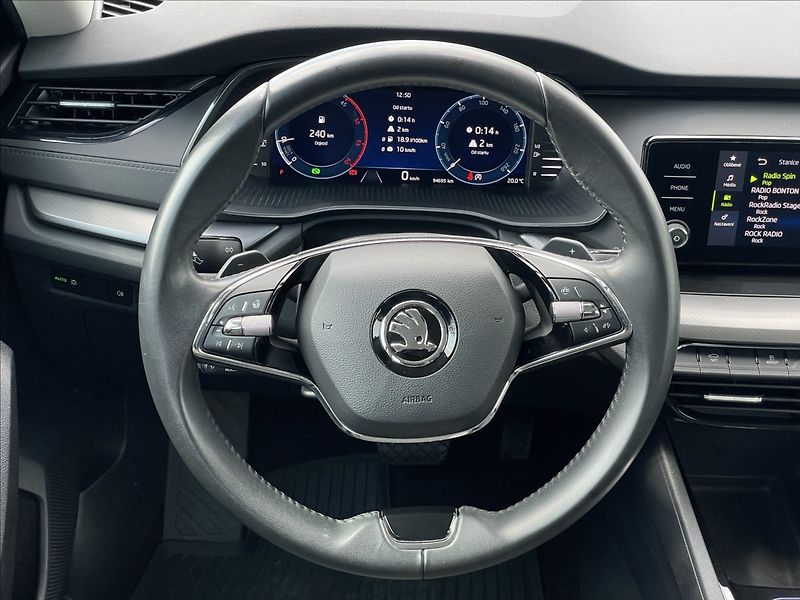 Škoda Octavia 2,0 TDI DSG Ambition ACC+TAŽNÉ - fotka 8 z 21