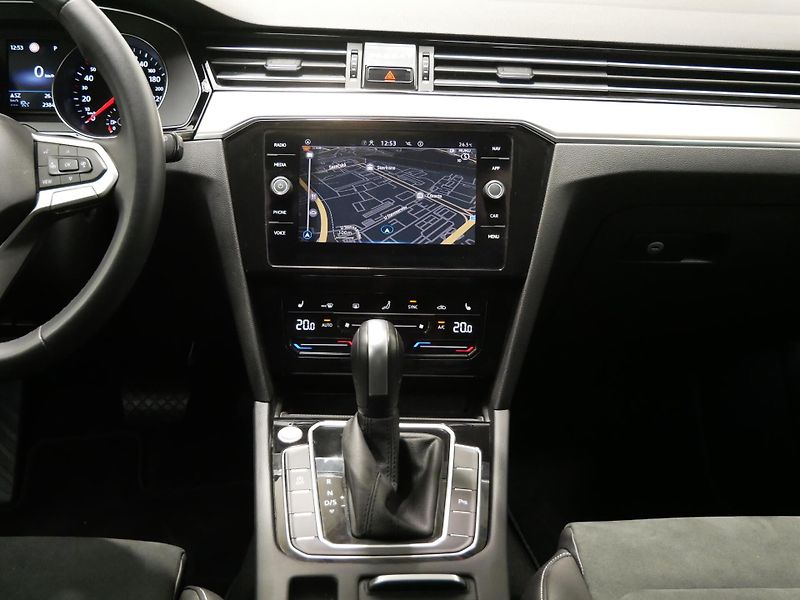 Volkswagen Passat - fotka 12 z 25