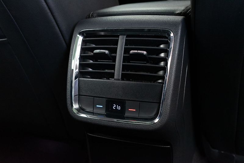 Škoda Octavia 1.5 G-TEC*KAMERA*ACC*DSG*DPH* - fotka 16 z 43