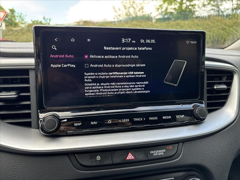 Kia Ceed 1,5 TGDi AT Spin 1.ČR ZÁRUKA - fotka 19 z 39