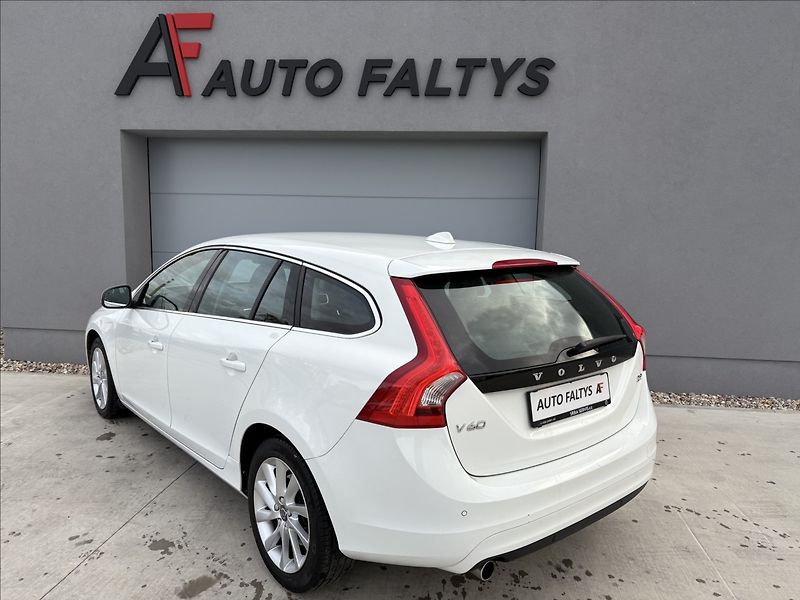 Volvo V60 2,0 D2 ZÁRUKA MOMENTUM CZ - fotka 4 z 28