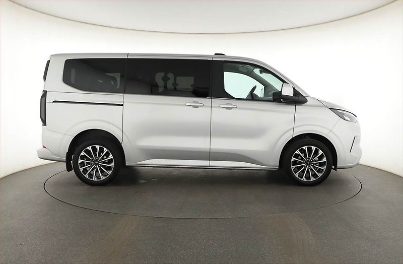 Ford Tourneo Custom (2025) 2.0 EcoBlue AWD - fotka 6 z 19