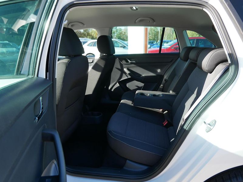 Škoda Rapid - fotka 10 z 23