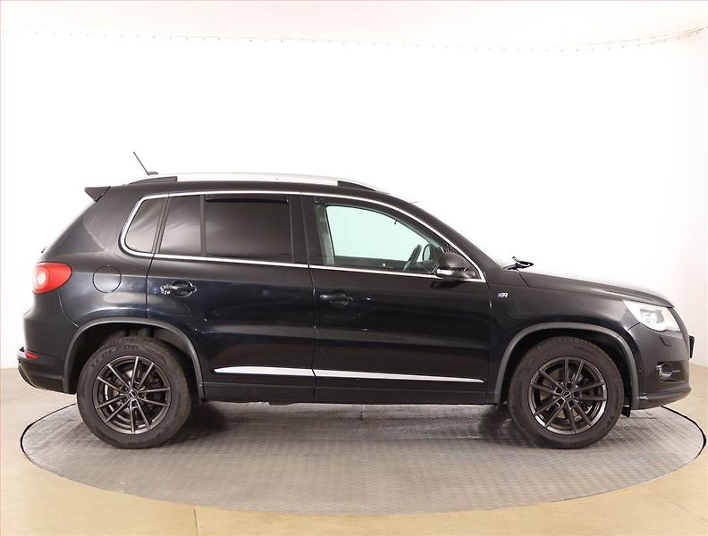 Volkswagen Tiguan (2010) R-Line 2.0 TSI, 4X4, Automat - fotka 6 z 19