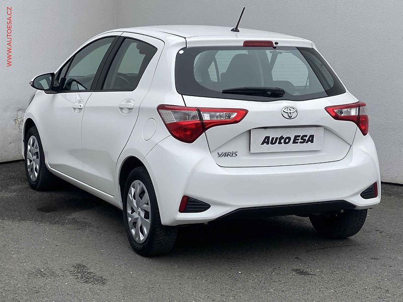 Toyota Yaris (2018) 1.5 i, 2.maj,ČR, servis - fotka 6 z 18