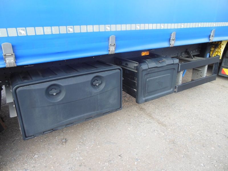 Schmitz SCS 24/L, Zvedací náprava - fotka 13 z 17