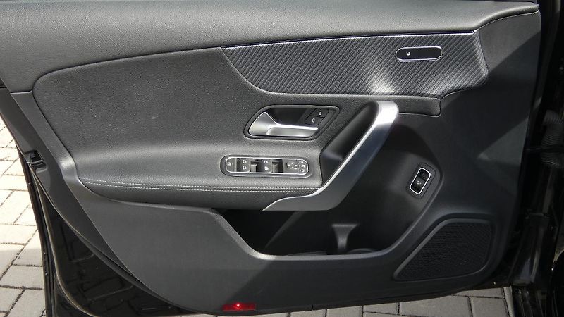 Mercedes-Benz Třídy A 180 Sedan - fotka 8 z 22