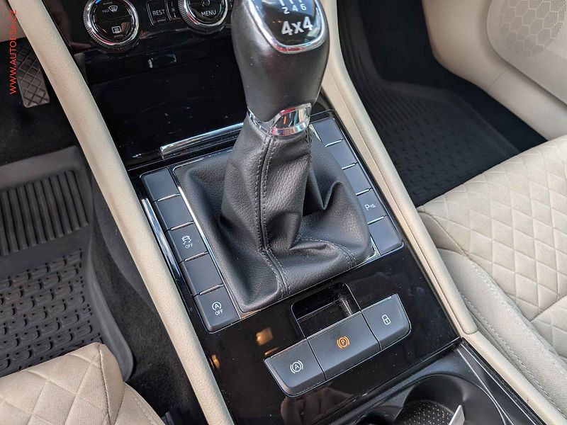 Škoda Superb (2018) 2.0 TDI 4x4, Bixen, navi - fotka 17 z 18