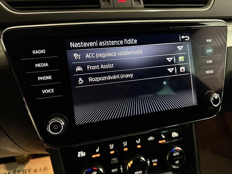 Škoda Superb 2.0TDI 110kW Manuál 1 Majitel - fotka 23 z 41