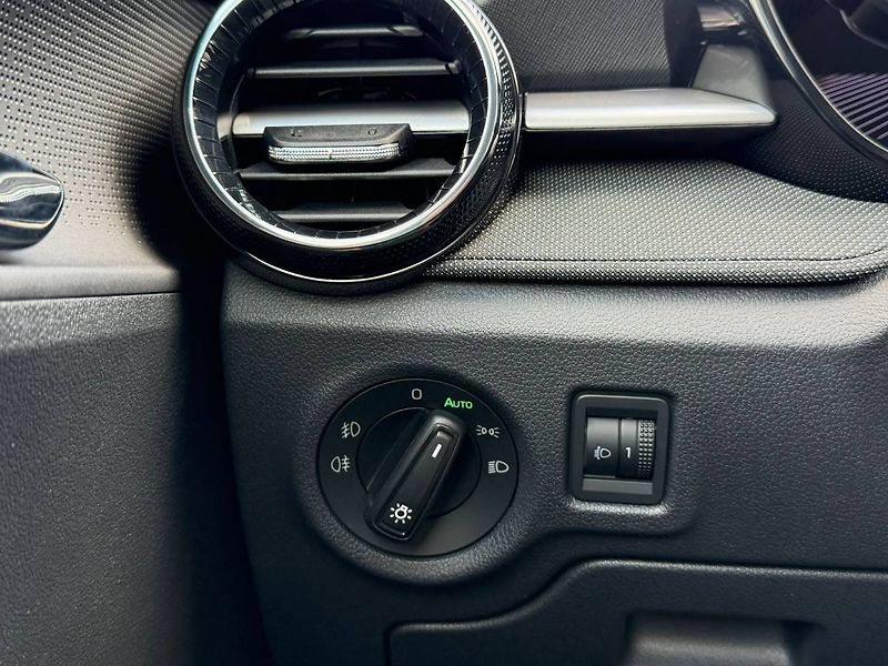 Škoda Fabia Selection 1,0 MPI 59 kW 5° MP - fotka 25 z 28