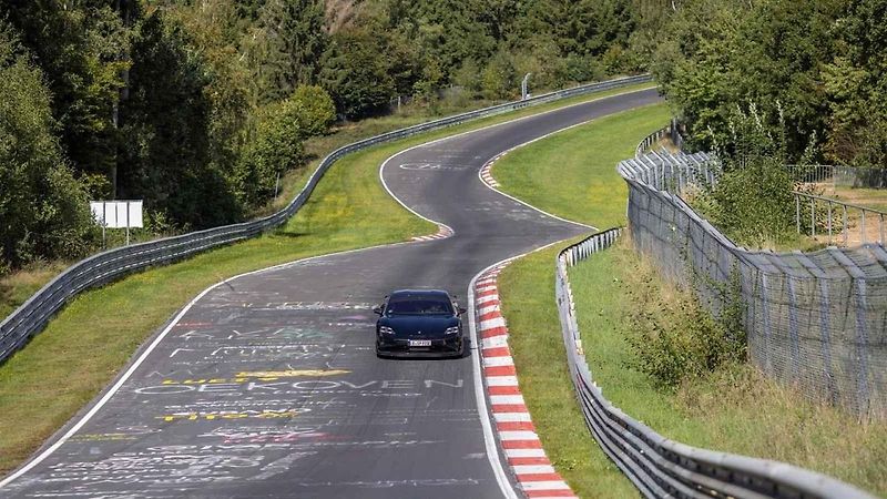 Porsche Taycan na Nürburgringu