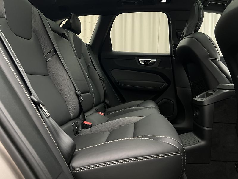 Volvo XC60 T6 AWD DARK PLUS RECHARGE AUT - fotka 23 z 49