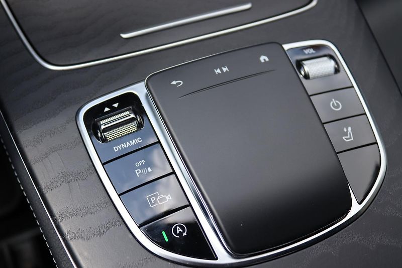 Mercedes-Benz Třídy E E 300D 4MATIC KOMBI AMG 195kW - fotka 36 z 50