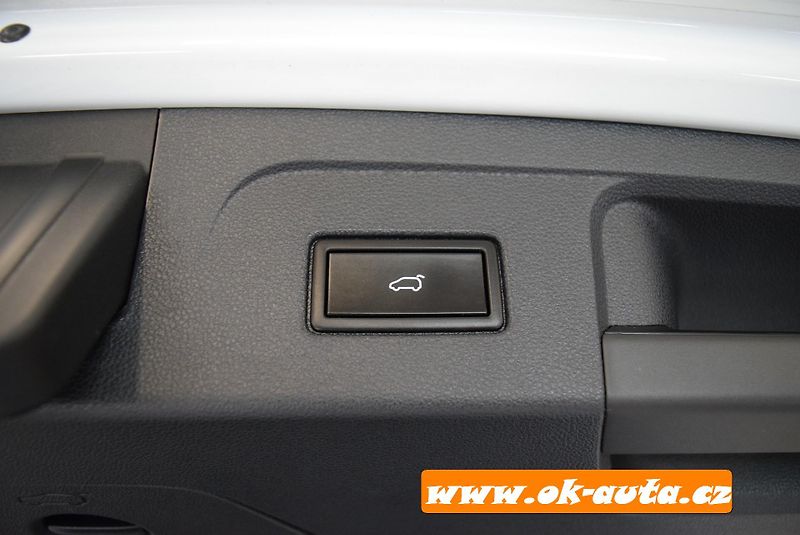 Volkswagen Touran 2.0 TDI HIGH. 7 MÍST 61 000 KM - fotka 25 z 52