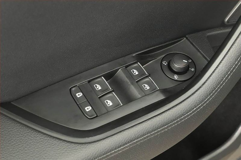 Škoda Superb (2020) Laurin&Klement 2.0 TDI - fotka 18 z 18
