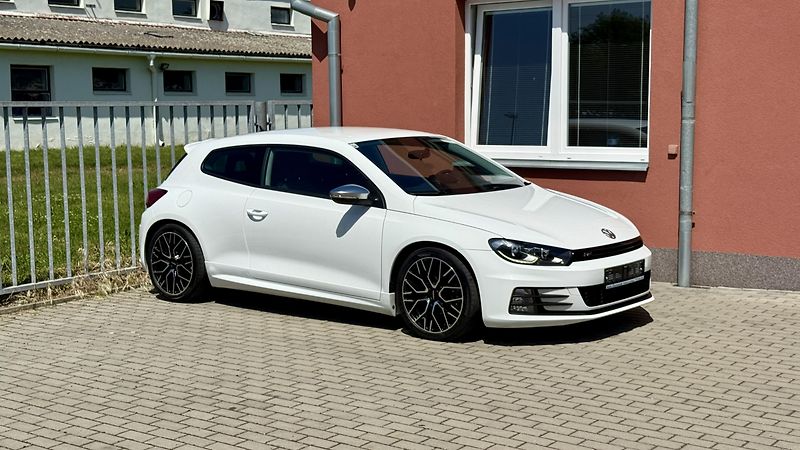 Volkswagen Scirocco 2.0TDi*110kW*DSG*R-LINE*LED* - fotka 20 z 23