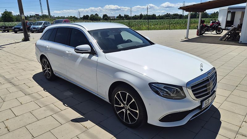 Mercedes-Benz Třídy E 350d 4Matic Exclusive - fotka 3 z 21