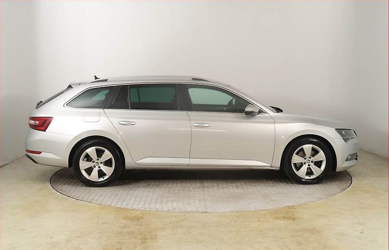Škoda Superb (2016) 2.0 TDI 4x4, 4X4, Automat, ČR - fotka 6 z 27