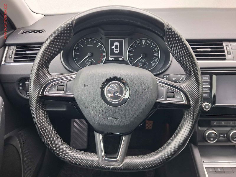 Škoda Octavia (2015) 1.6 TDi, Style, park. čidla - fotka 11 z 17