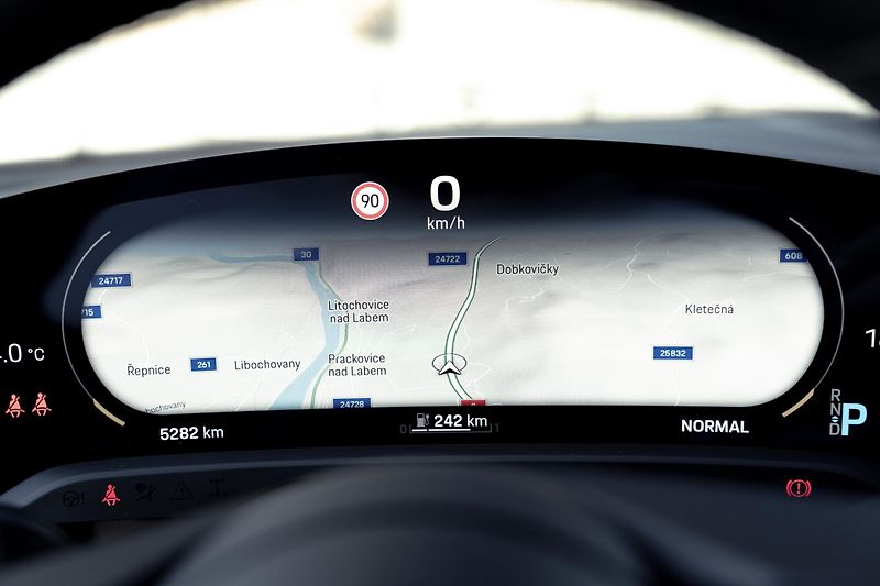 Porsche Taycan (2023) 4S - 7000 KM - VZDUCH, BOSE - fotka 22 z 39