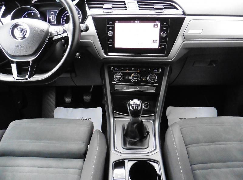 Volkswagen Touran 2,0 TDi Highline Navi - fotka 12 z 19