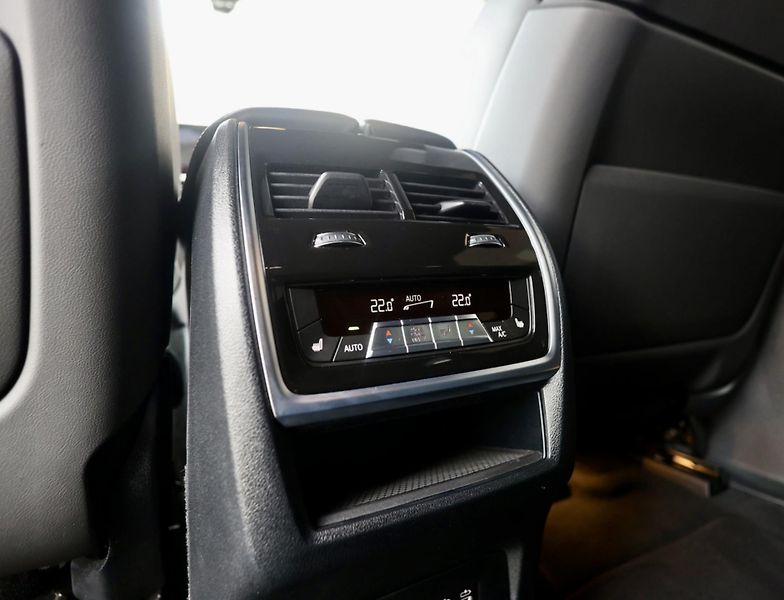 BMW XM (2023) 4.4 V8 ehybrid 480 KW - fotka 32 z 57