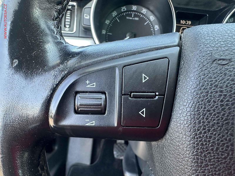 Škoda Superb (2011) 1.6 TDi, Ambition - fotka 17 z 18