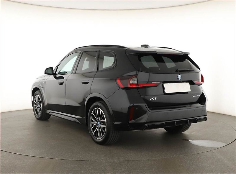 BMW X1 (2024) xDrive30e - fotka 4 z 20
