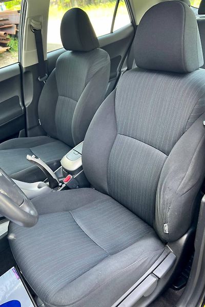 Toyota Auris (2008) 1.4 VVT-i 71 KW –  NÍZKÝ NÁJEZ - fotka 14 z 25