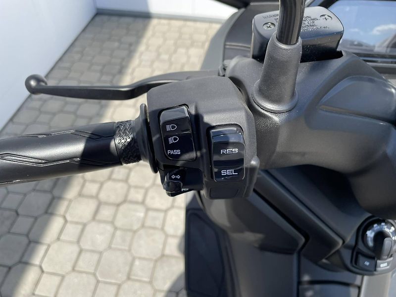 Yamaha (2026) XMAX 300 EU5+ - fotka 10 z 11