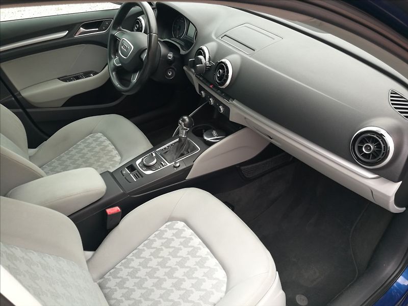 Audi A3 2,0 TDI Sportback S tronic - fotka 13 z 20