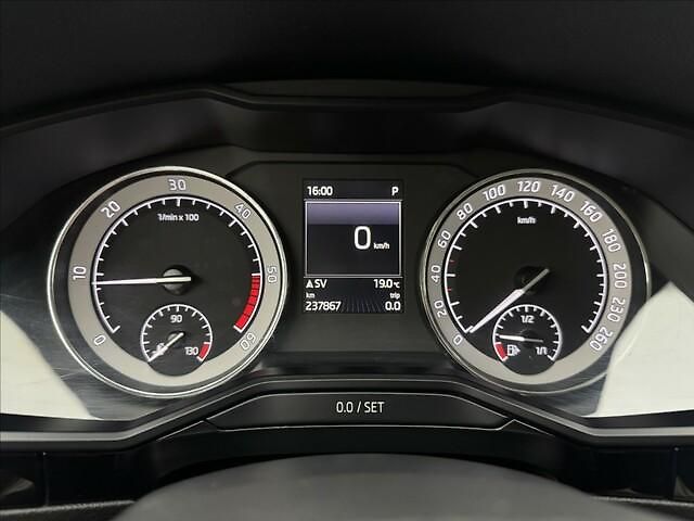 Škoda Superb (2016) - fotka 15 z 33