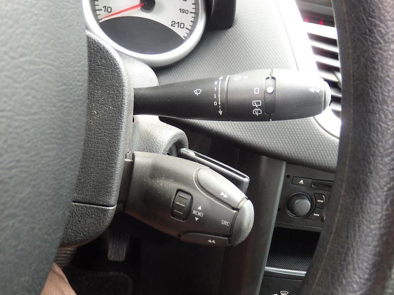 Peugeot 207 1,4 - fotka 13 z 15