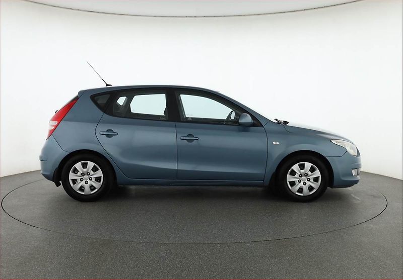 Hyundai i30 (2008) 1.6 CRDi, po STK, Tažné - fotka 6 z 13