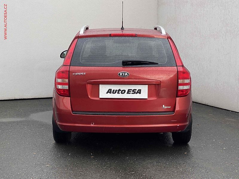 Kia Ceed (2008) 1.6i, ČR, AC - fotka 5 z 14