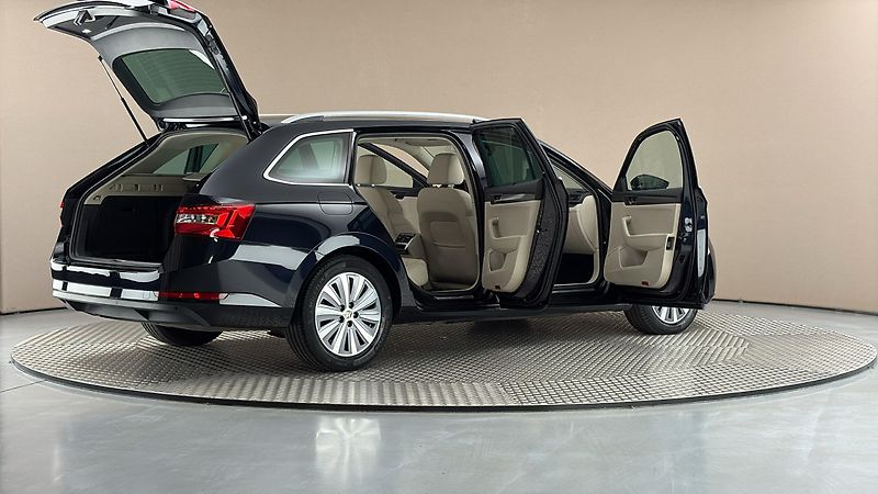 Škoda Superb 2.0 TDI DSG Style Combi - fotka 6 z 27