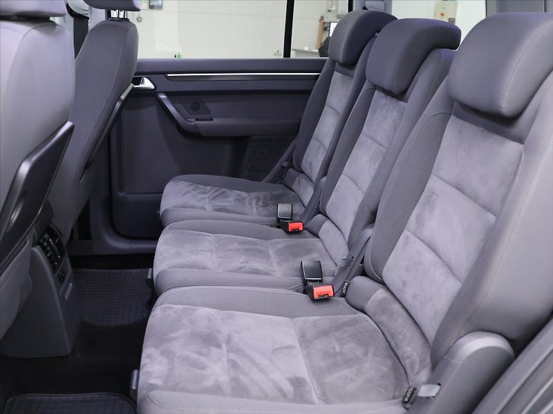 Volkswagen Touran 2,0 TDI 125kW DSG Highline - fotka 11 z 26