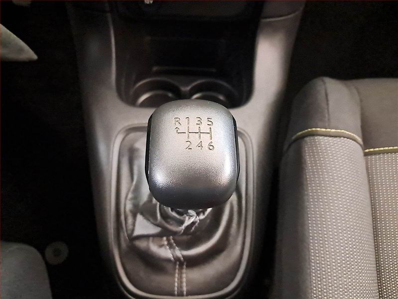 Citroën C3 (2021) 1.5 BlueHDi, Tempomat - fotka 13 z 17