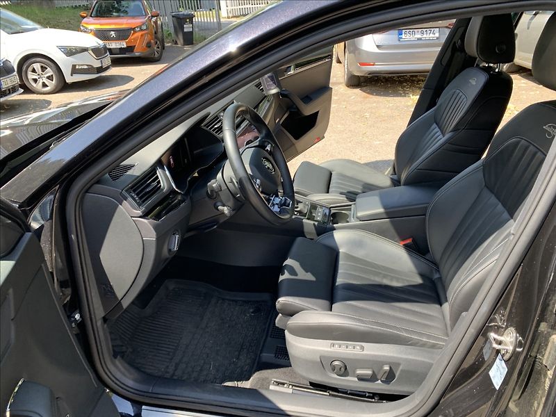 Škoda Superb 1,4 TSI iV - fotka 14 z 24